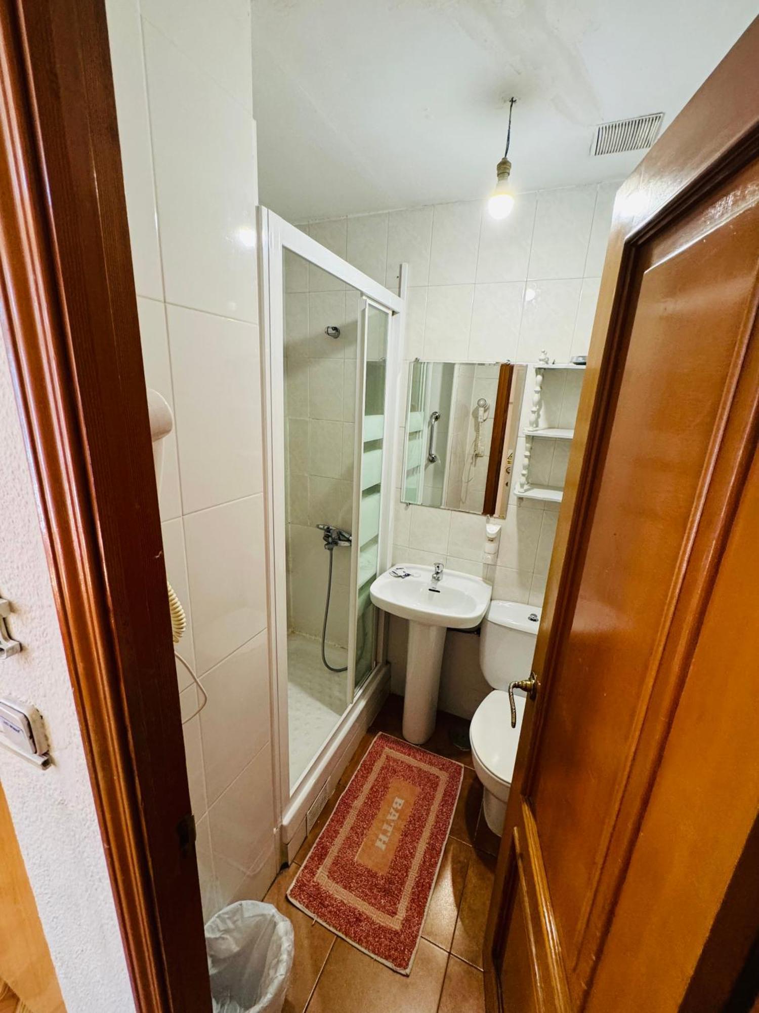 Hostal Fuentesol Madrid Eksteriør billede